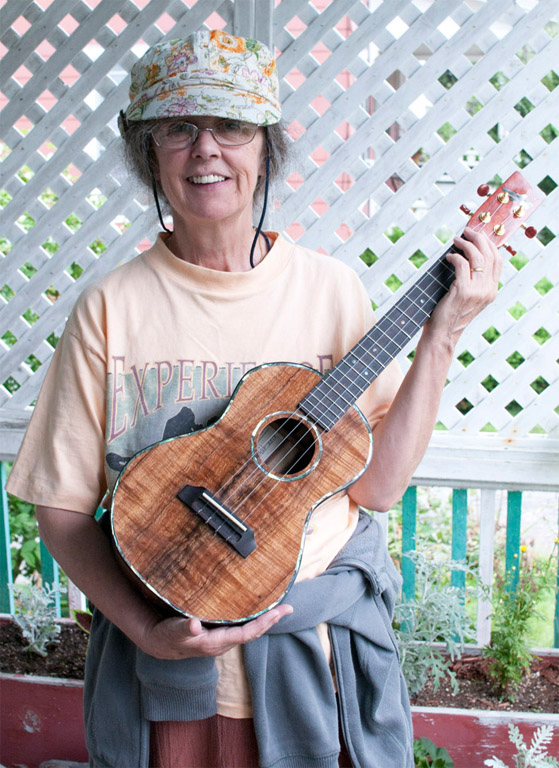 Humingbird uke front Gloria